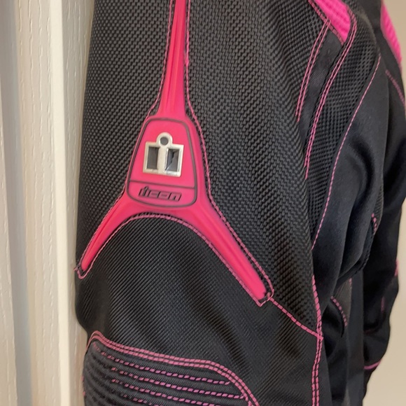 ICON motorcycle jacket with protective plates - Picture 3 of 4